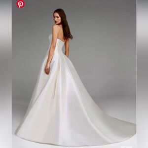 Pronovias Jory Wedding Dress